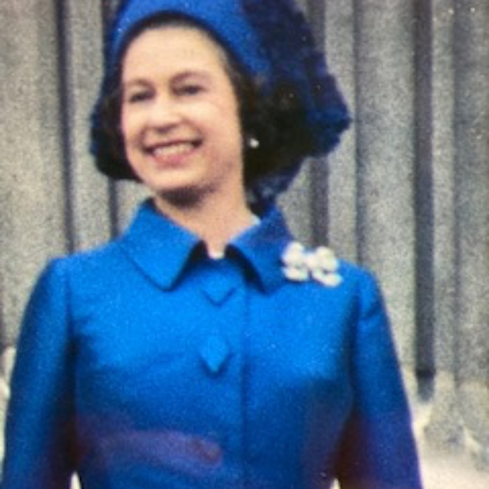 Faux Queen Elizabeth Ribbon Brooch - Picture 3 of 3